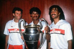 有点皮!前米兰队医:古利特曾骗我说被我家狗咬了,当时想完蛋了 有点皮!前米兰队医:古利特曾骗我说被我家狗咬了,当时想完蛋了